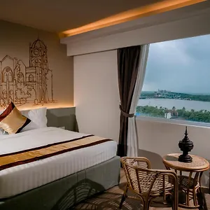 Hotel The, Yangon